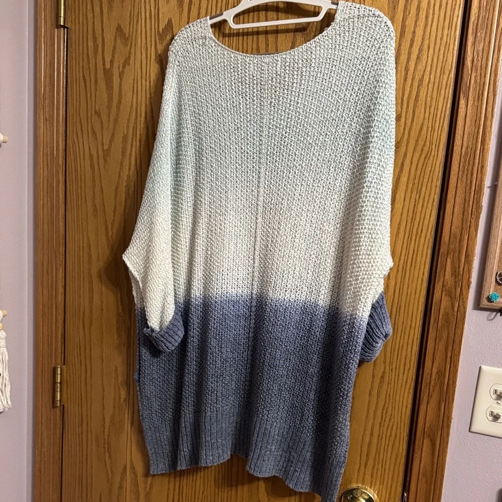 Oversized V-Neck Dip-Dye Sweater in Mint and Navy - Picture 3 of 6